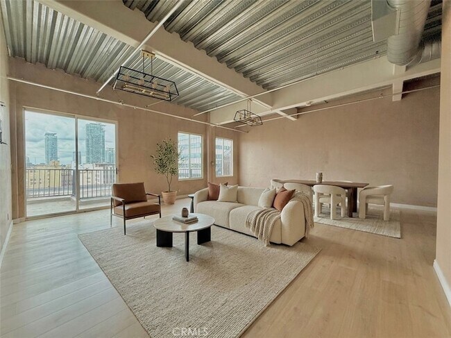 Building Photo - 312 W 5th St Unit 1205