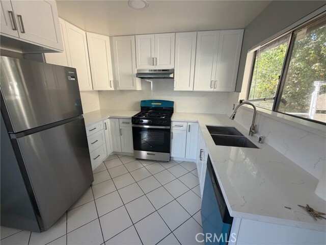 Photo - 9800 Vesper Ave