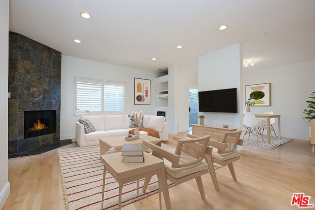 Building Photo - 2708 Arizona Ave Unit A