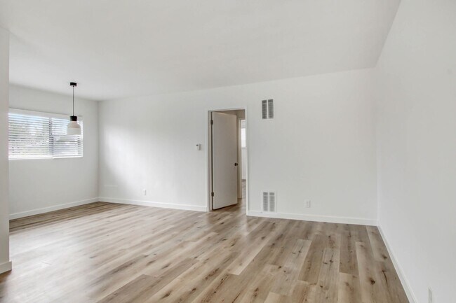 Photo - 943 6th St Unit E