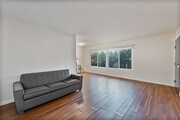 1BR, 1BA - 671SF - Living Room - 303 N. Oakland Apartments