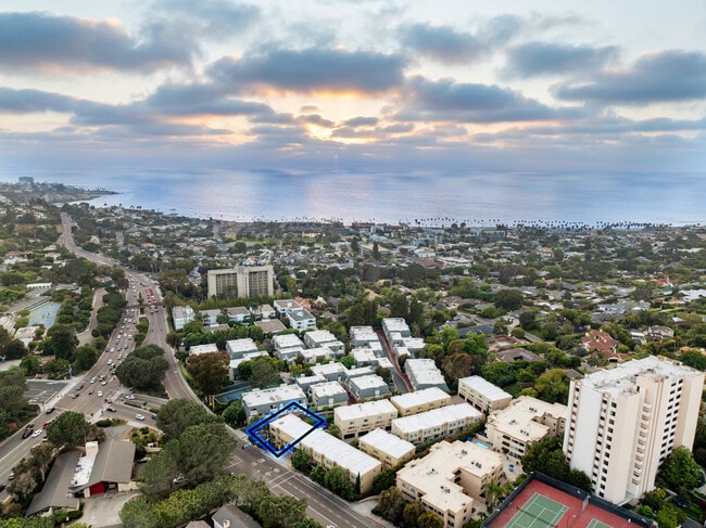 Photo - 2400 Torrey Pines Rd Townhome