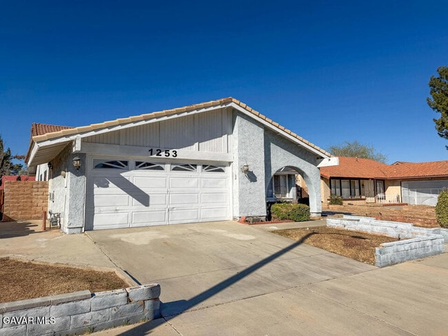 Building Photo - 1253 Morven St