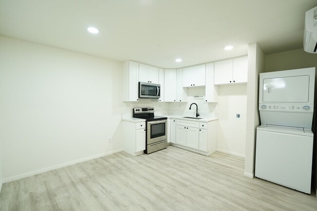 Building Photo - 8303 California Ave Unit 3