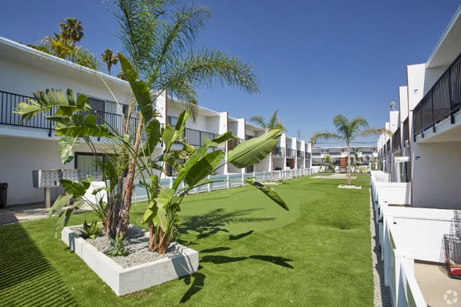 Photo - 1740 Redondo Ave