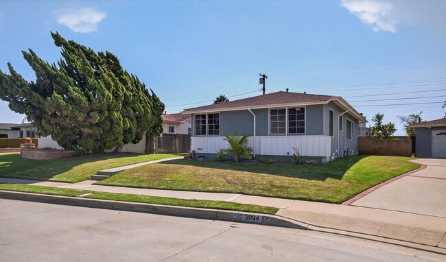 Photo - 3 Bed, 2 Bath home in quiet neighborhood