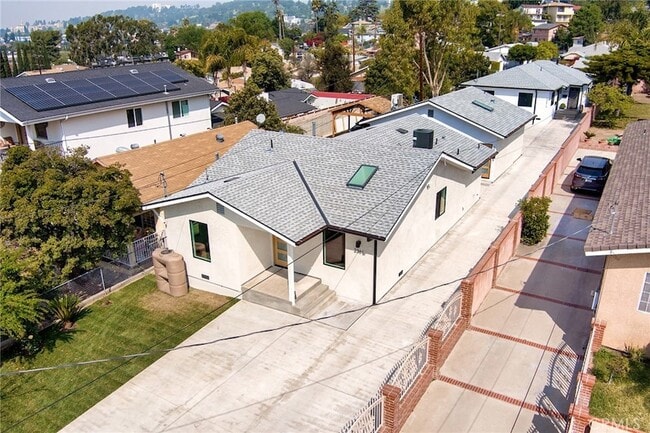 Building Photo - 2361 Moss Ave