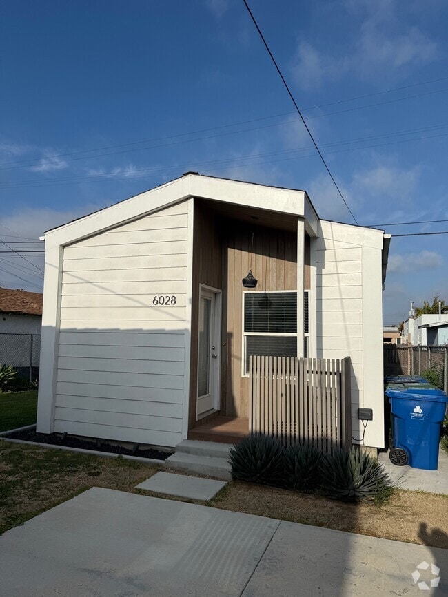 Building Photo - 6028 7th Ave Rental
