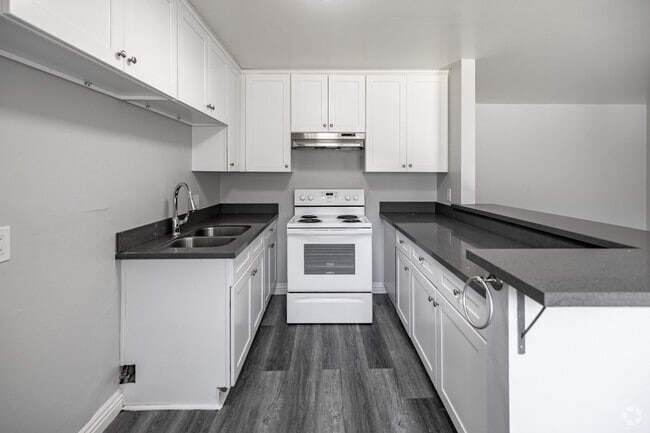 1BR 1BA - Kitchen - 2159 Elm Ave.