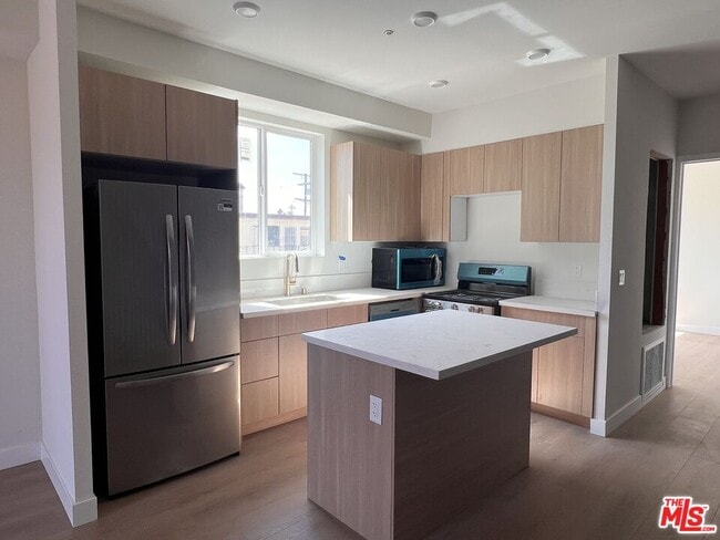 Photo - 1230 S Berendo St