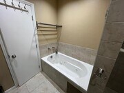 Bath/jetted tub - 7300 Franklin Ave Condo Unit 552