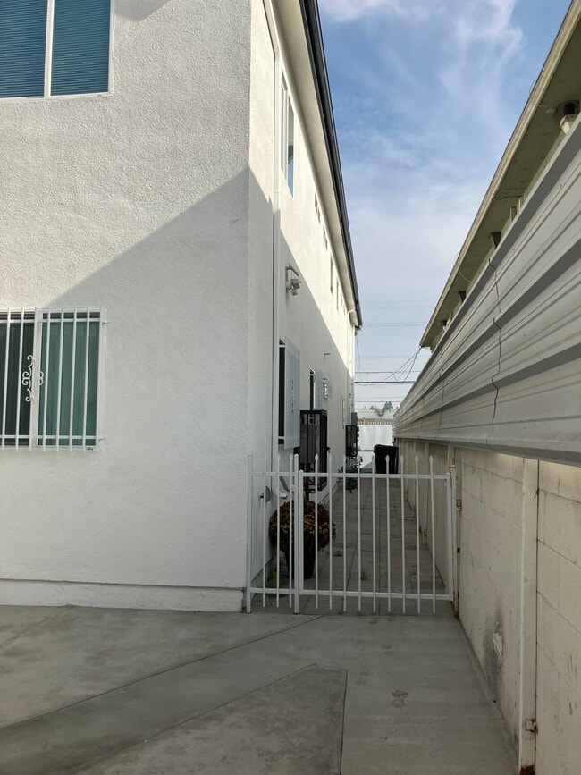 Photo - 11031 S Burin Ave Unit 11031