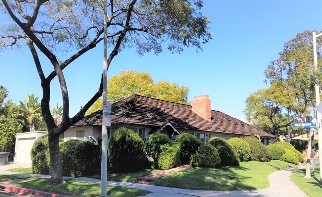 Photo - 8533 Rosewood Ave Townhome