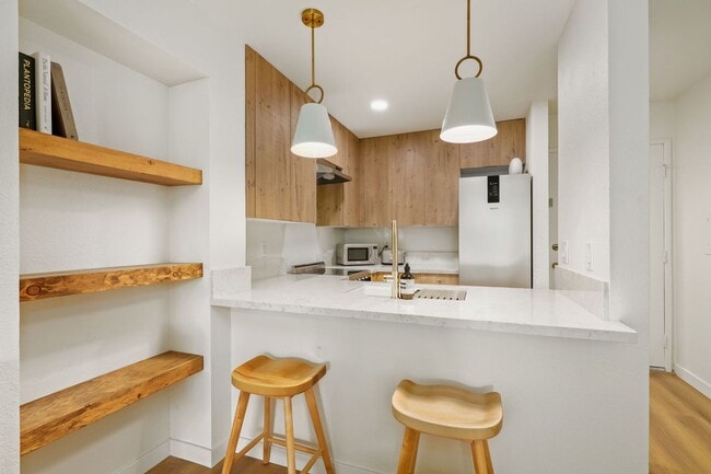 Modern Studio in BayHo - Fully Furnished o... - Modern Studio in BayHo - Fully Furnished o... Condo