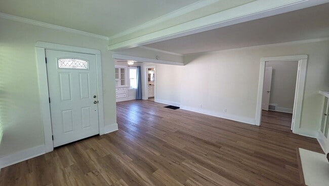 Photo - 2 Bed 1 Bath House in Historical Uptown Whittier Available Now!