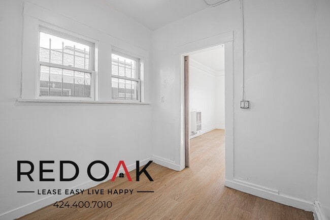 Photo - 1026 W 22nd St Unit 4