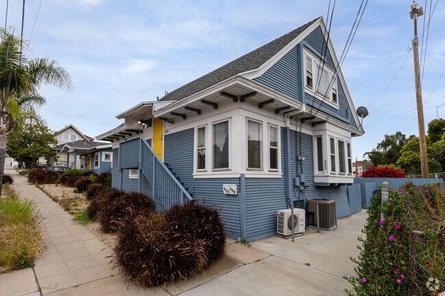 Building Photo - 531-535 W Juniper Street Unit 535 W Juniper Street Rental