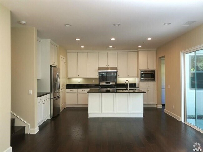 Building Photo - 218 Firefly Rental
