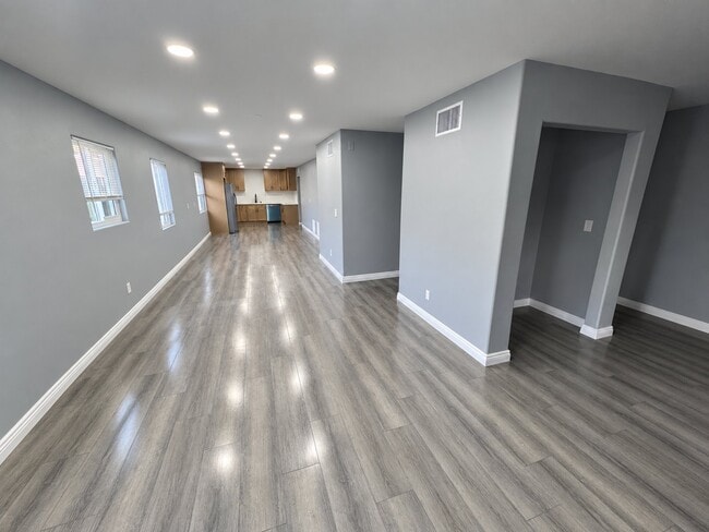 Building Photo - 347 W 67th St Unit 1