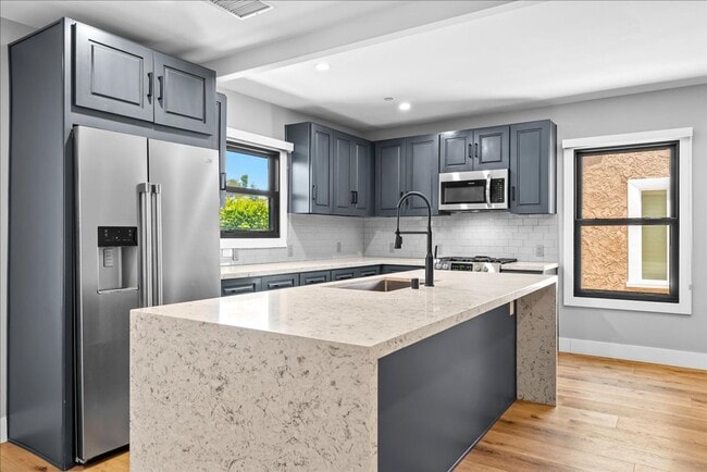 Building Photo - 1182 West Blvd Unit A