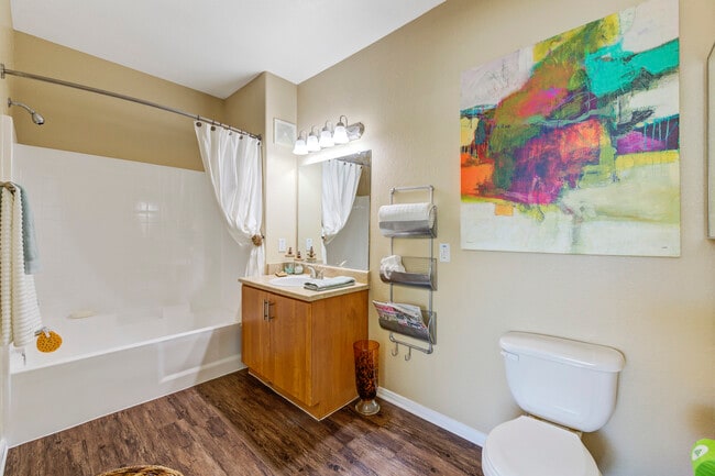 Model Bathroom 1 - Gables Oak Creek