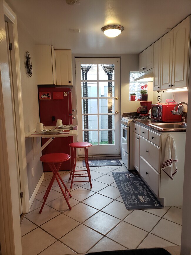 Photo - 735 W 19th St Unit 3