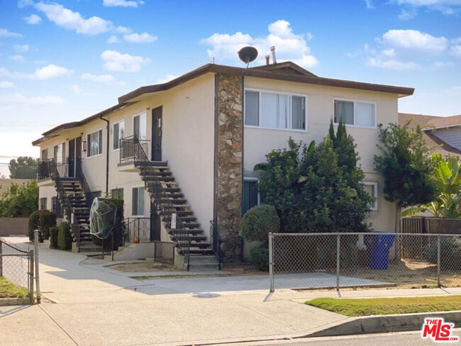 Building Photo - 1324 W 36th St Unit 4 Room 2