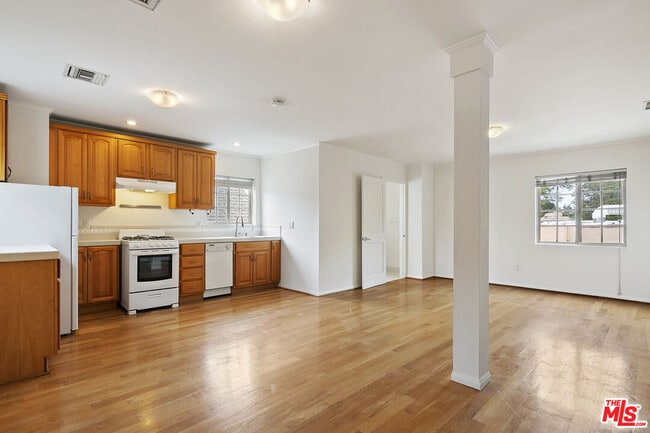 Photo - 2026 Glendon Ave House