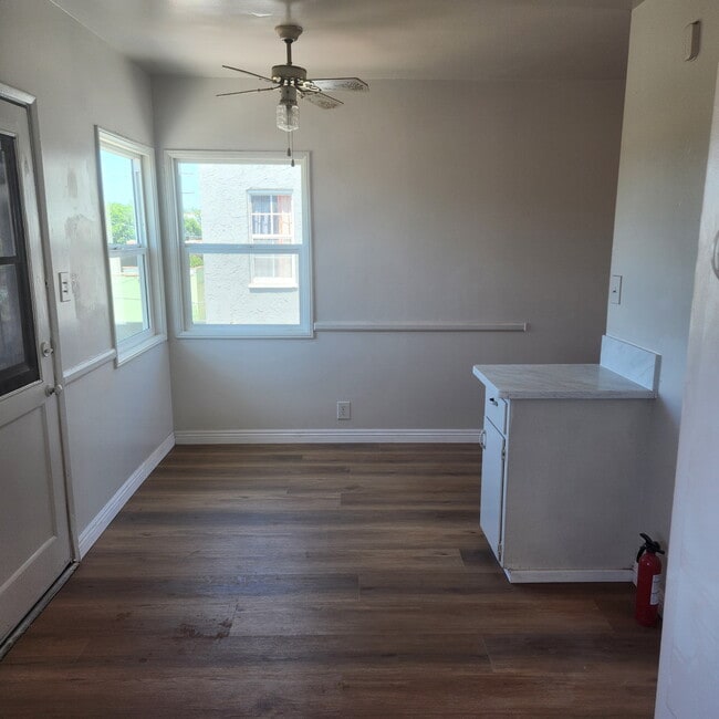 Kitchen - 1414 W 94th Pl Unit half