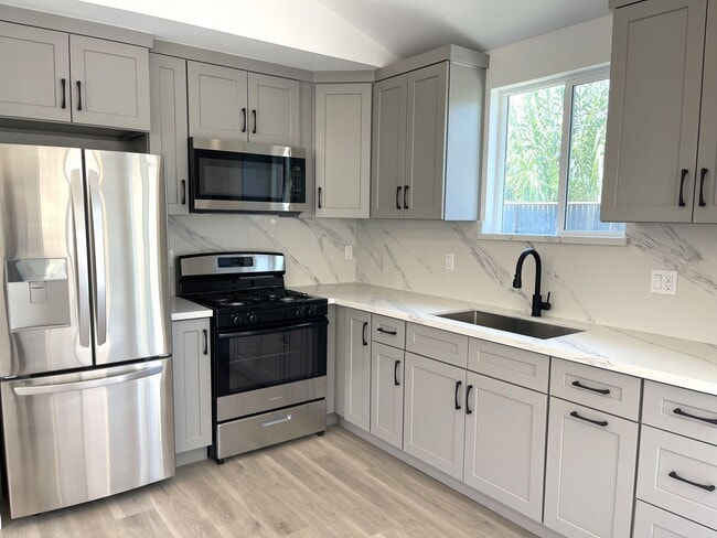 Photo - 14533 Lyle St