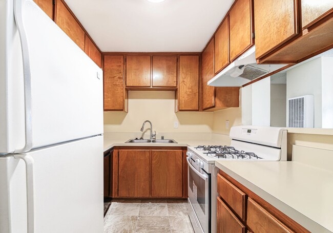 Photo - 1070 Loma Ave Unit #305