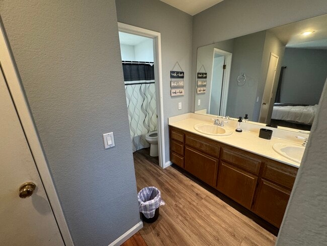 Photo - 25408 Old Farm St