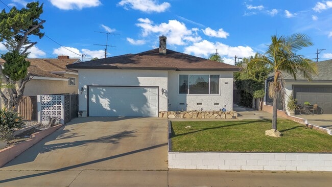 Building Photo - 1621 W 122nd St