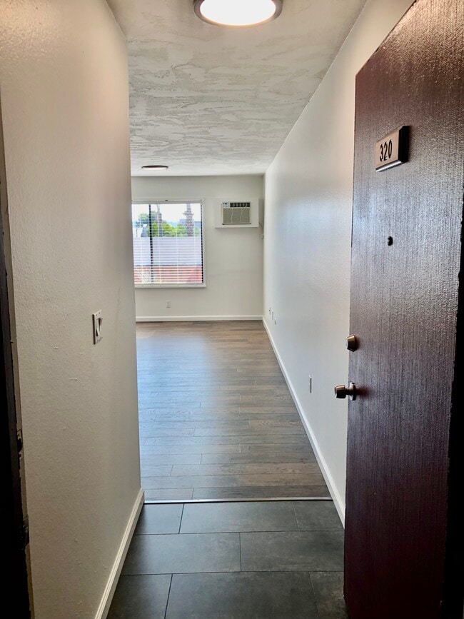 Building Photo - 6780 Friars Rd Unit 6780 Friars Rd 320