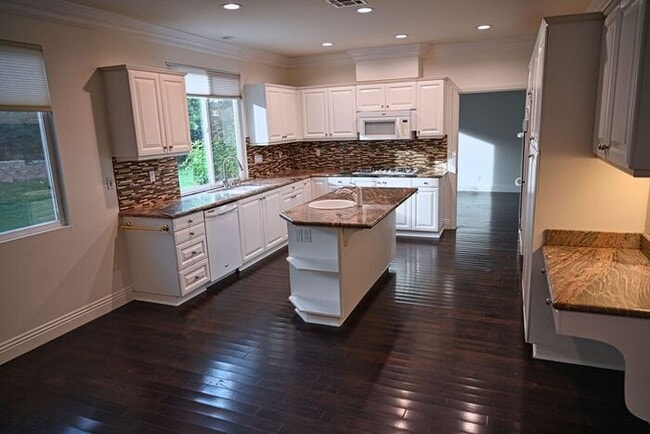 Photo - Gorgeous 5 bd 3 ba Corner Lot Home Newhall