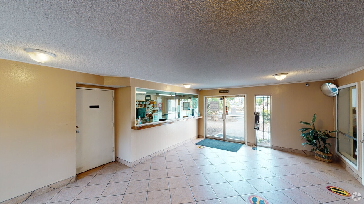 3D Tour - Lexington Courtyard