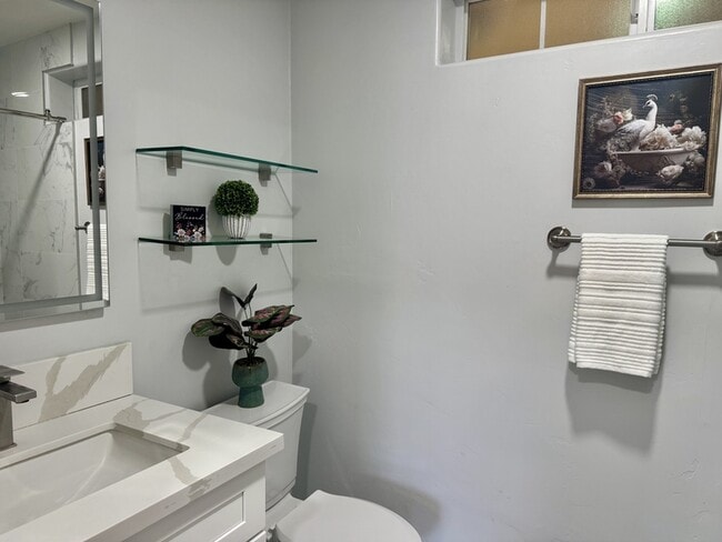 Photo - 5055 Collwood Blvd