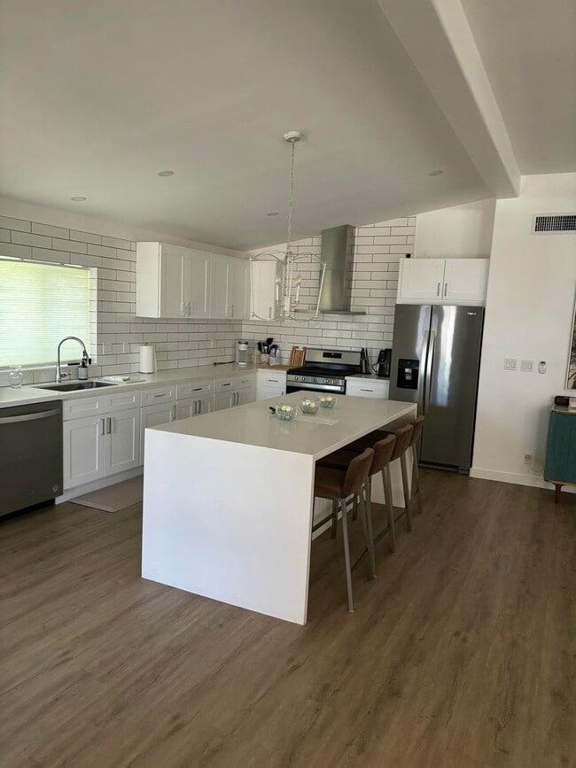 Building Photo - 47884 Coronado Dr