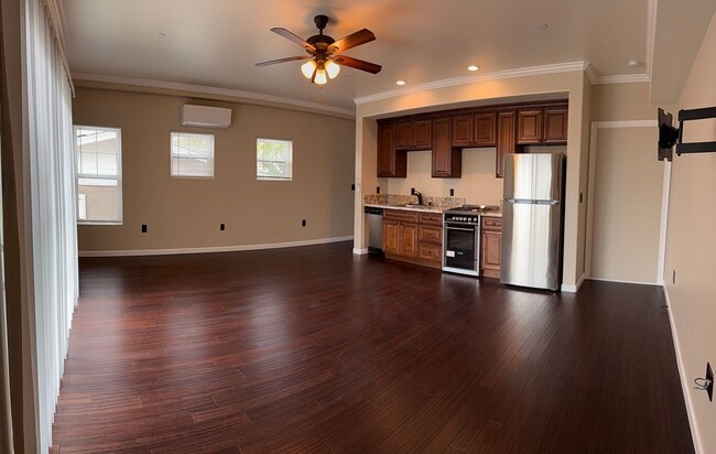 Photo - 4738 Hillcrest Ave Unit B