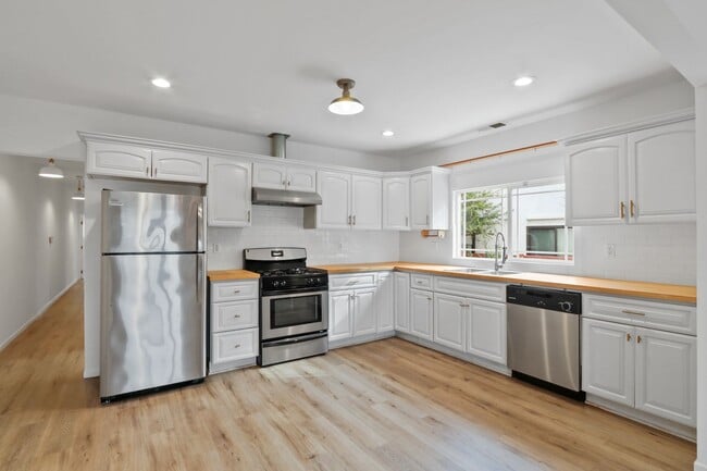 Photo - 2435 Houston St Unit 2433