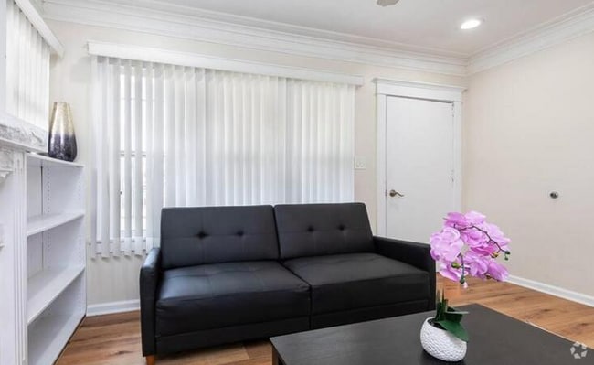 Building Photo - 1161 W 38th St Unit 1 Rental