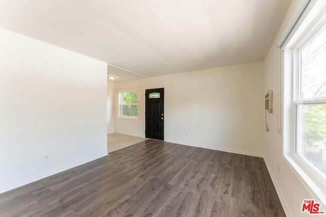 Photo - 10708 1/2 Moorpark Street Unit