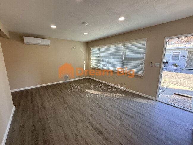 Photo - 1365 Stillman Ave