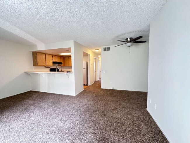 Building Photo - Bright and functional 2-bedroom, 2-bath Condo