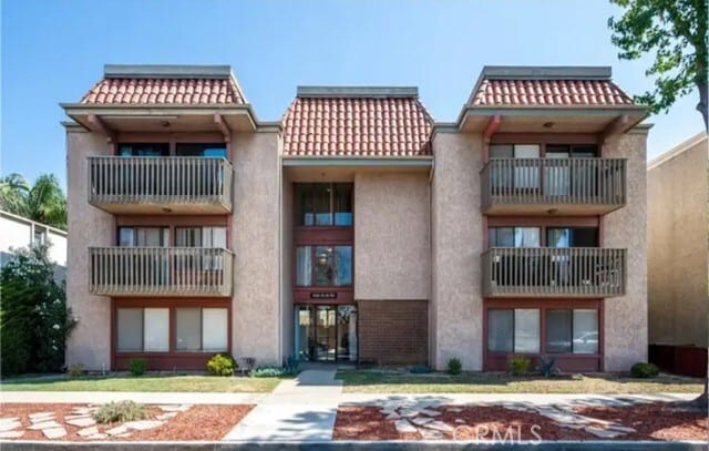 Building Photo - 4110 Elm Ave Unit 201