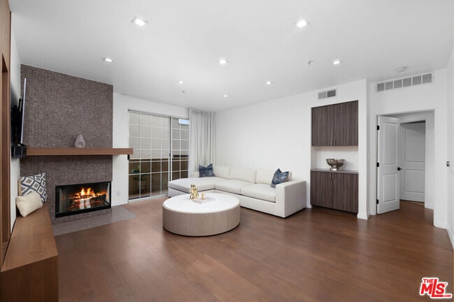 Photo - 930 N Doheny Dr Unit 317