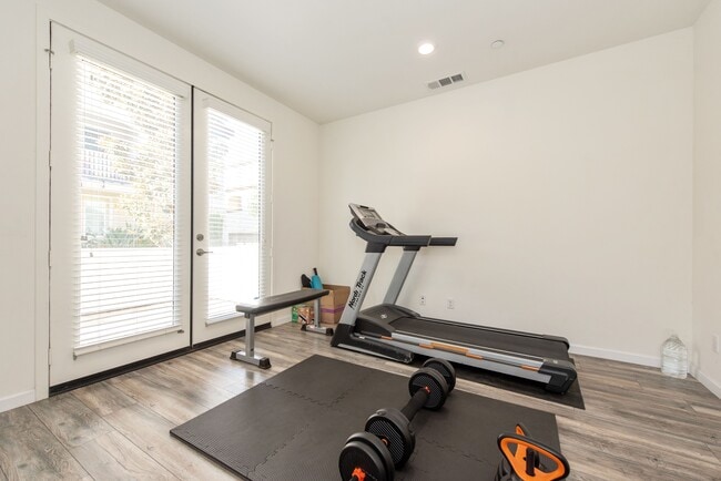 Photo - 1545 E Lincoln Ave