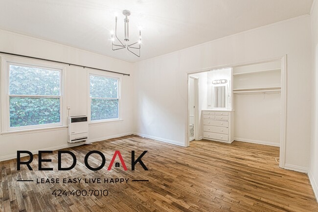 Building Photo - 836 Sanborn Ave Unit 211