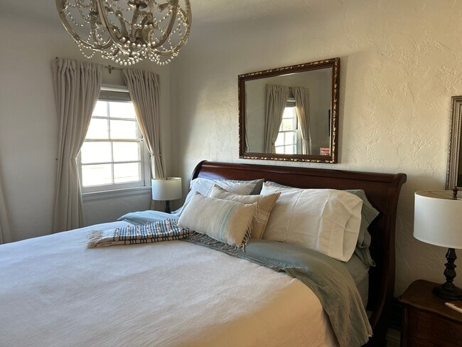 Photo - 1294 Boynton St Unit House