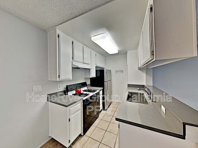 Photo - 5500 Lindley Ave Condo Unit 111